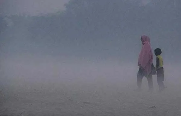 হিলিতে জেঁকে বসেছে শীত, বেড়েছে দুর্ভোগ