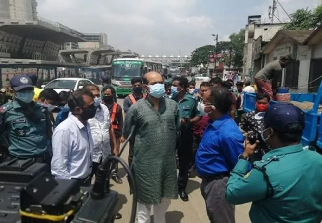  অবৈধ বিলবোর্ড-সাইনবোর্ড সরাতে আতিকের অভিযান