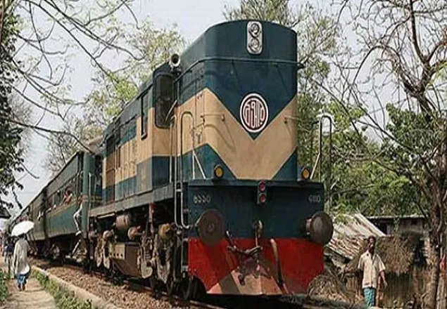 ৪ ঘণ্টা পর ট্রেন চলাচল স্বাভাবিক