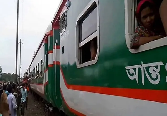 শতভাগ যাত্রী নিয়ে ট্রেন চলাচল শুরু