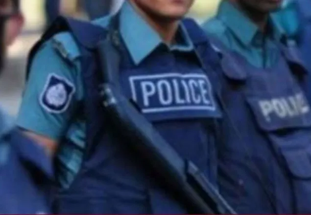 ছিনতাইয়ের অভিযোগে পুলিশ কনস্টেবল আটক