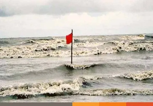 সাগরে লঘুচাপ, সমুদ্রবন্দরে ৩ নম্বর সতর্ক সংকেত