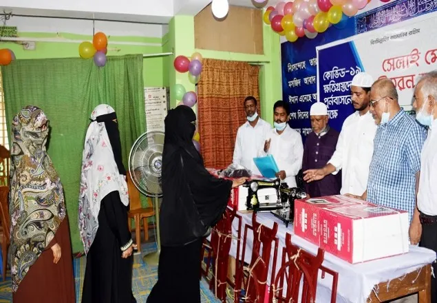 রাজধানীতে জামায়াতের সেলাই মেশিন বিতরণ