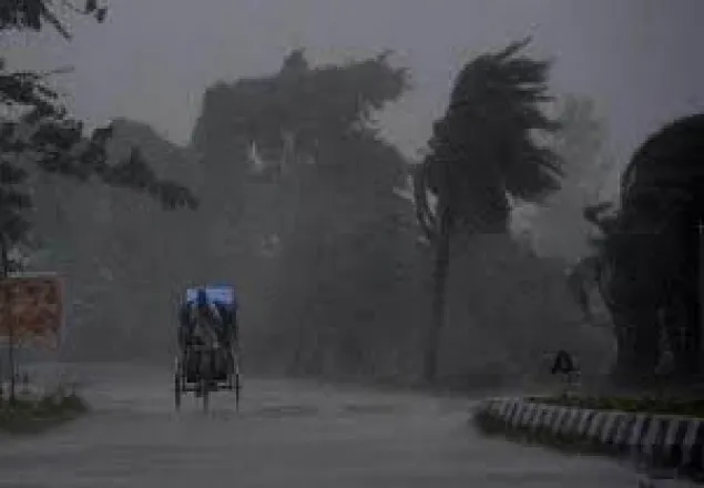 দেশের অর্ধেক অঞ্চলে আজ ঝড়বৃষ্টির আভাস