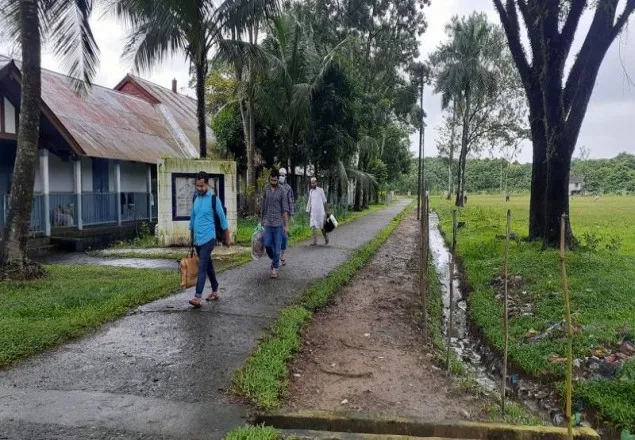 এমসি কলেজের শিক্ষার্থীদের ছাত্রাবাস ছাড়ার নির্দেশ