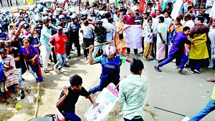 Police, LDA hartal supporters clash at Paltan