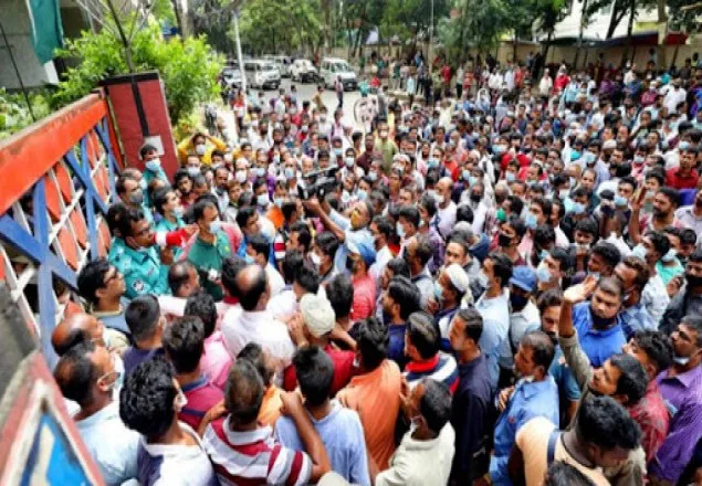  ভিসার মেয়াদ বাড়ানোর দাবিতে সৌদি প্রবাসীদের মিছিল