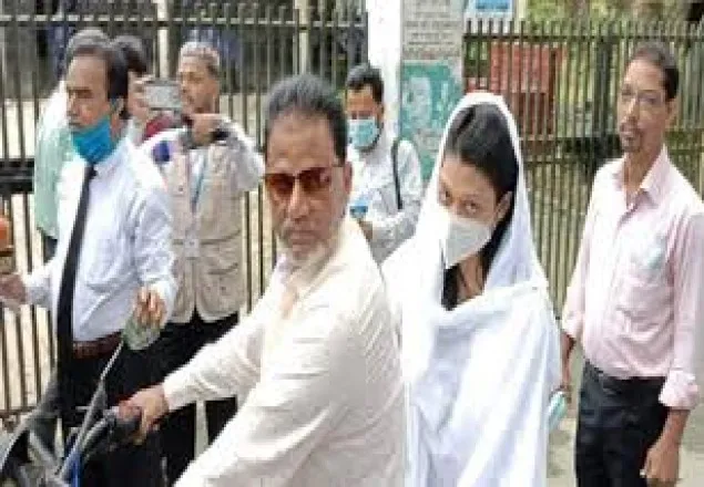 রিফাত হত্যা মামলার রায়: আদালতে হাজির মিন্নি