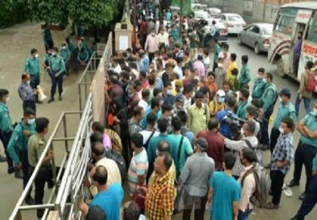 প্রবাসীদের টোকেন ফরম দিচ্ছে সৌদি এয়ারলাইন্স