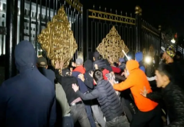 নির্বাচনের ফল বাতিলের দাবিতে কিরগিজস্তানে বিক্ষোভ