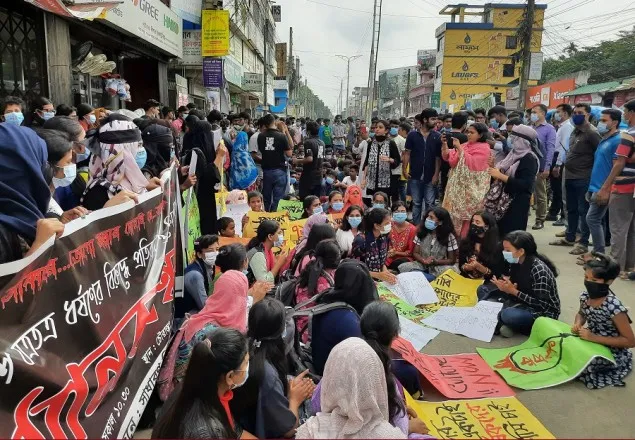 ধর্ষণ ও নারী নির্যাতনের প্রতিবাদে ঠাকুরগাঁওয়ে বিক্ষোভ