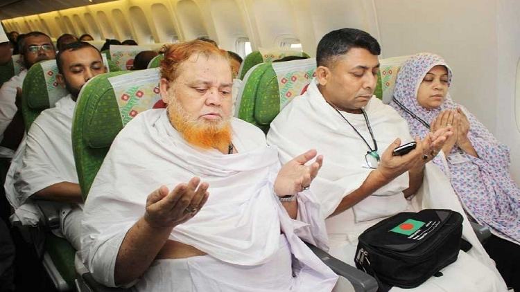 Govt raises Hajj package by Tk 2.21 lakh
