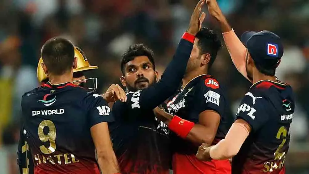 ফাইনালের পথে বেঙ্গালুরু, লখনৌর বিদায়