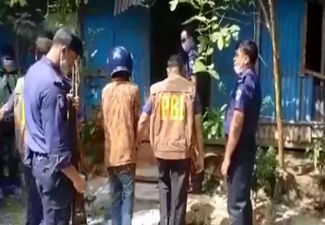 নারীকে বিবস্ত্র করে নির্যাতন : ৩ আসামিকে নিয়ে ঘটনাস্থলে পিবিআই