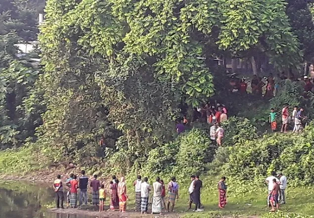 মাগুরার শ্রীপুরে ভ্যান চালকের আত্মহত্যা