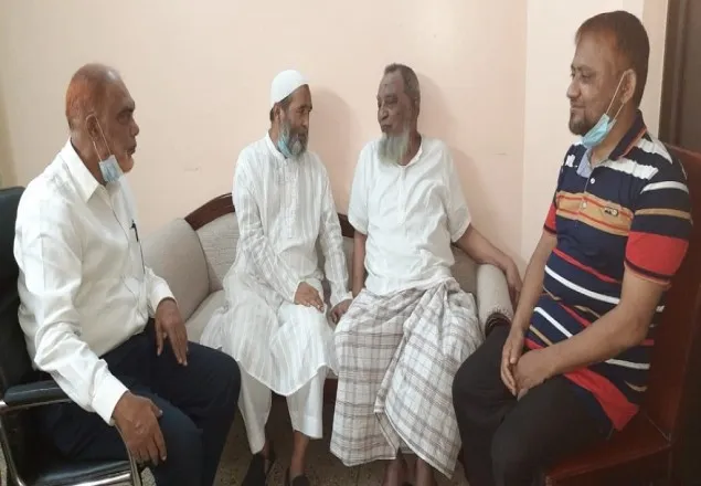 অসুস্থ এডভোকেট নজরুল ইসলামের শয্যাপাশে অধ্যাপক মুজিবসহ জামায়াত নেতৃবৃন্দ