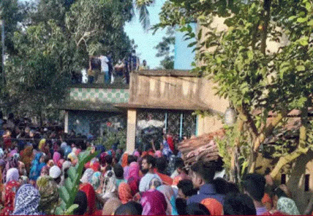 সাতক্ষীরায় একই পরিবারের ৪ জনকে গলাকেটে হত্যা