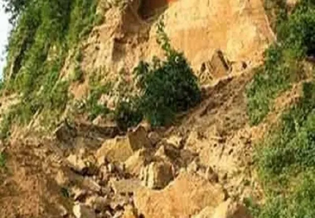 কক্সবাজারে পাহাড়ধসে দুই যুবকের মৃত্যু