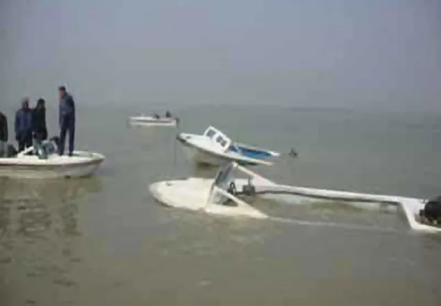 পটুয়াখালীতে যাত্রীবাহী স্পিডবোট ডুবে নিখোঁজ ৫
