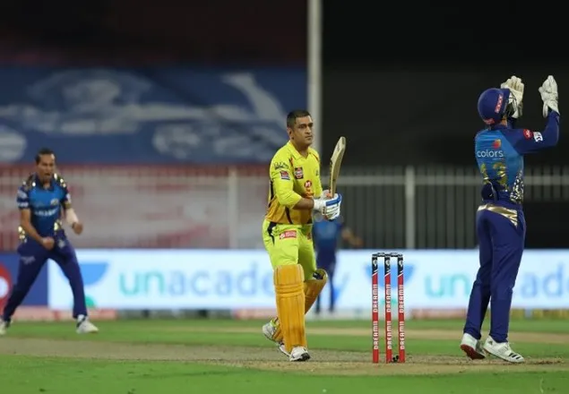 চেন্নাইয়ের প্রতিরোধহীন পরাজয়ে আবারো শীর্ষে মুম্বাই