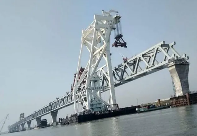 ছয় দিনের মাথায় পদ্মা সেতুর ৩৪ তম স্প্যান স্থাপন