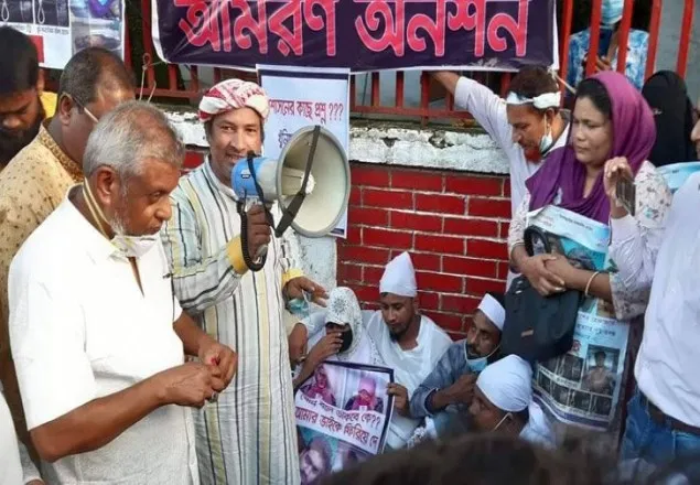 রায়হানের মায়ের অনশন ভাঙালেন মেয়র আরিফ   