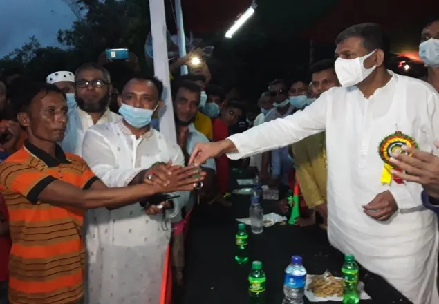 গড়াই নদীতে শেখ রাসেল নৌকা বাইচ অনুষ্ঠিত