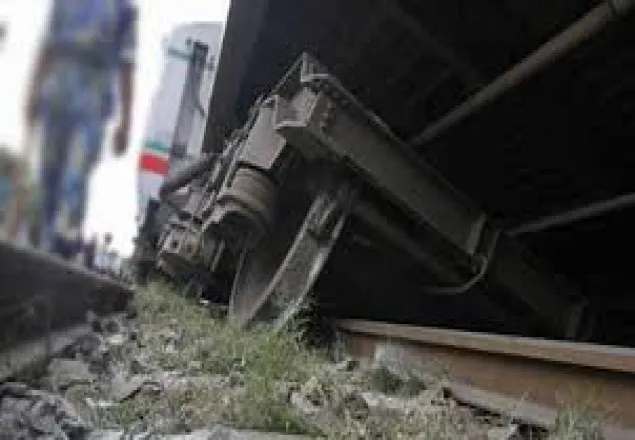 দুই মালবাহী ট্রেনের সংঘর্ষ, খুলনার সঙ্গে রেল যোগাযোগ বন্ধ
