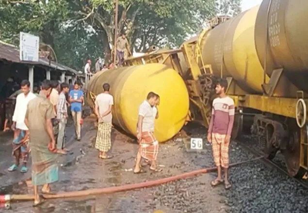 ৯ ঘণ্টা পর খুলনার সঙ্গে সারাদেশের রেল যোগাযোগ স্বাভাবিক