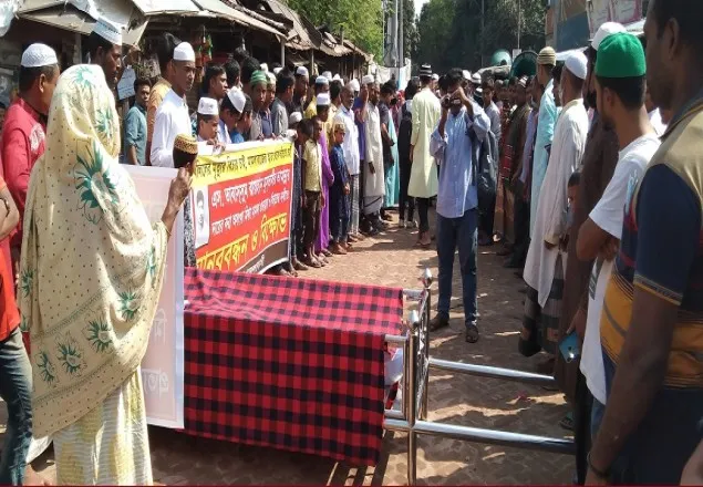 লালমনিরহাটে লাশ নিয়ে সড়ক অবরোধ; মন্ত্রীর আশ্বাসে প্রত্যাহার