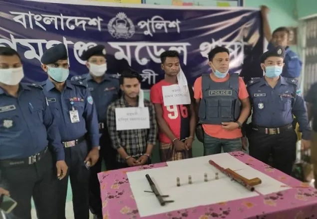 নোয়াখালীতে অস্ত্রসহ সাদ্দাম বাহিনীর প্রধান ও হত্যা মামলার আসামি আটক