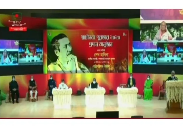 ৯ ব্যক্তি-প্রতিষ্ঠানকে স্বাধীনতা পুরস্কার দিলেন প্রধানমন্ত্রী