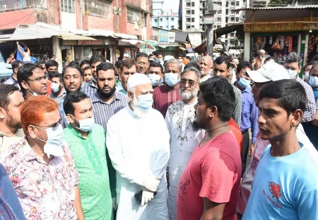 রাজধানীর কল্যাণপুরে অগ্নিকাণ্ডে ক্ষতিগ্রস্তদের পাশে আমীরে জামায়াত
