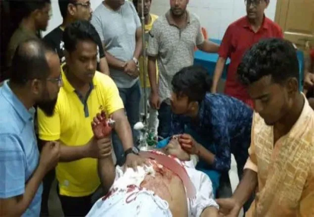 ছাত্রলীগ-কৃষক লীগের দুই নেতাকে কুপিয়ে জখম