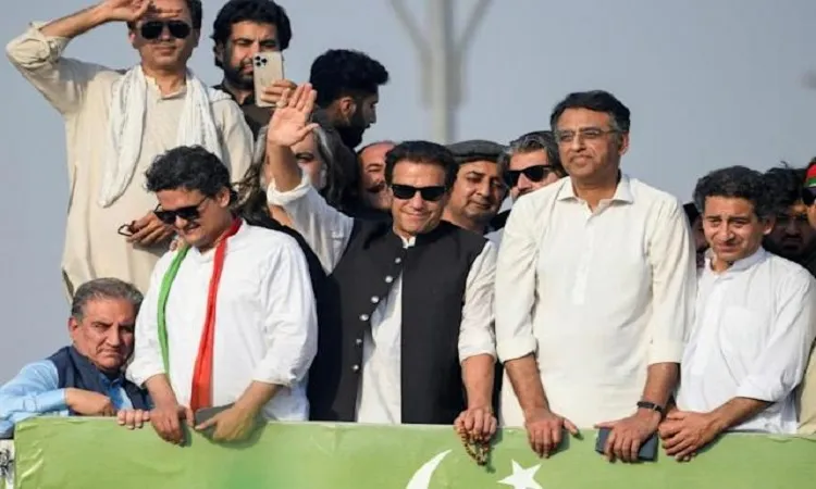 Imran Khan issues ultimatum on elections after mass rally