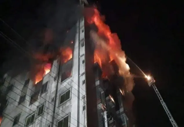 ১০ ঘণ্টার চেষ্টায় নিয়ন্ত্রণে ডেমরার আগুন