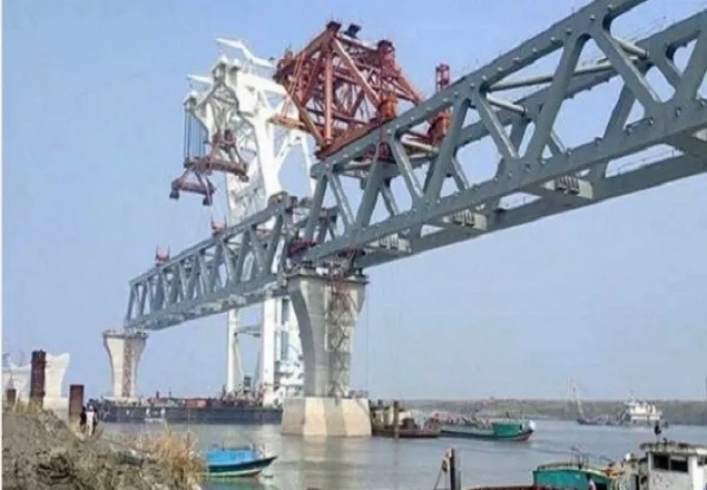 পদ্মা সেতুতে বসল ৩৬তম স্প্যান