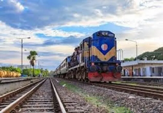 বাসে ট্রেনের ধাক্কায় নিহত ১, আহত ৫