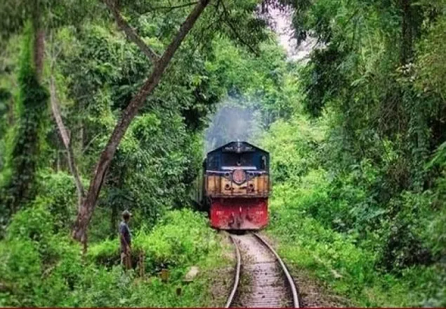 ২৩ ঘণ্টা পর সিলেটের সাথে ট্রেন যোগাযোগ চালু