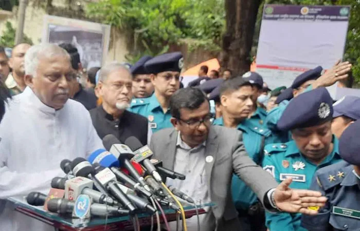 পলাতক আসামিদের দেশে ফিরিয়ে সাজা কার্যকর করা হবে : স্বরাষ্ট্রমন্ত্রী