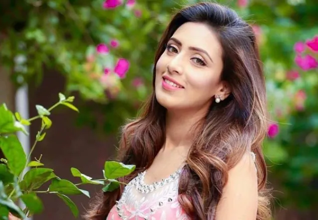 জন্মদিনে সবার দোয়া চাইলেন চিত্রনায়িকা মিম