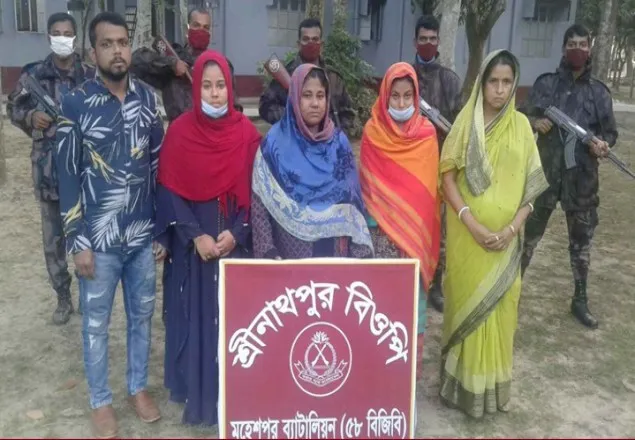 মহেশপুর সীমান্ত থেকে নারীসহ ৫ জন আটক
