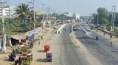 সাভারে মোড়ে মোড়ে পুলিশ, সড়কে নেই গণপরিবহন