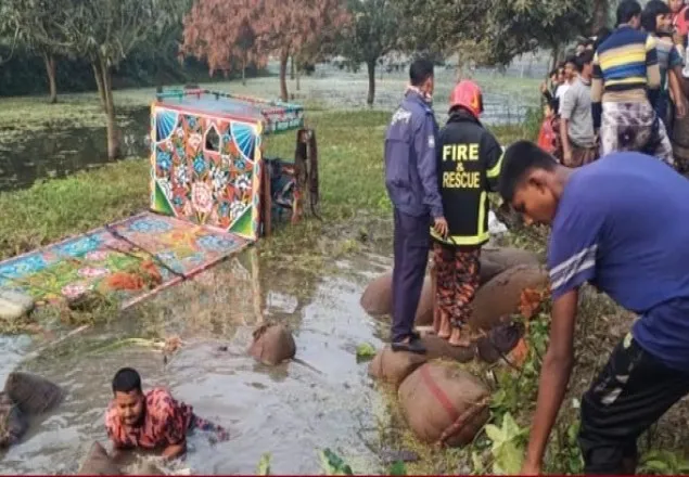 চাঁপাইনবাবগঞ্জে ভটভটি উল্টে নিহত ১০