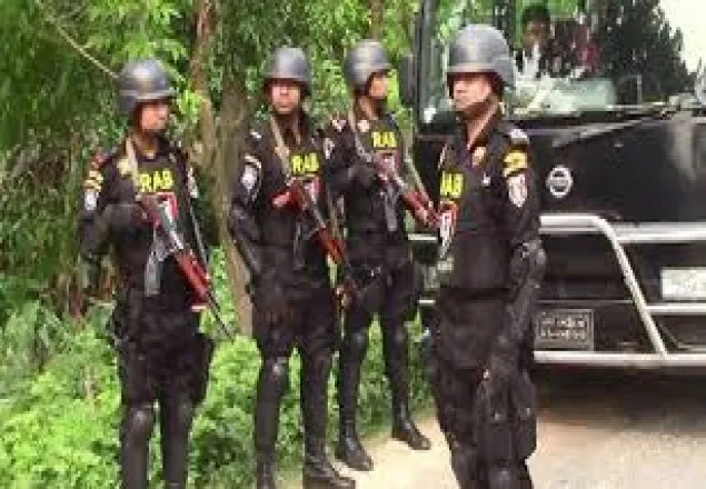 সিরাজগঞ্জে জঙ্গি আস্তানা সন্দেহে একটি বাড়ি ঘিরে রেখেছে র‍্যাব
