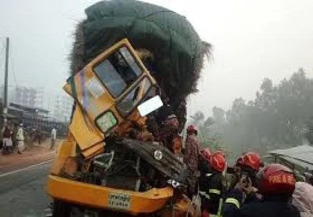 নওগাঁয় ট্রাকের পেছনে ট্রাকের ধাক্কা, নিহত ২