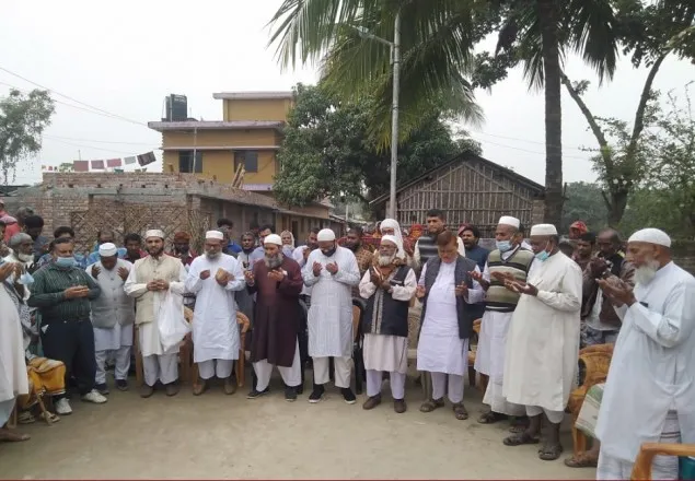 চাঁপাইনবাবগঞ্জে ট্রলি দুর্ঘটনায় নিহত ও আহতদের স্বজনের পাশে অধ্যাপক মুজিবুর রহমান