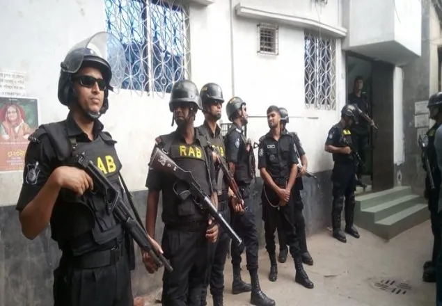 বাড্ডায় গোল্ডেন মনিরের বাসায় র‌্যাবের অভিযান
