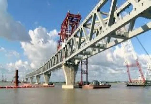 পদ্মা সেতুতে বসল ৩৮তম স্প্যান, দৃশ্যমান ৫৭০০ মিটার