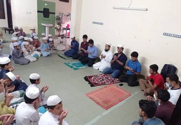 তারেক রহমান'র জন্মদিন উপলক্ষে চবিতে দোয়া ও খাবার বিতরণ